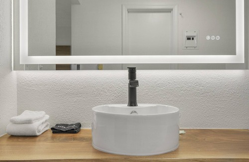 Polson Hotel | Premium 2 Queen Beds, Lake View