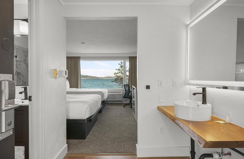Polson Hotel | Premium 2 Queen Beds, Lake View