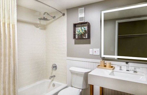 North Ocean City Hotel | Premium Ocean 2 Queens, Ashore Resort & Beach Club, Beach Access
