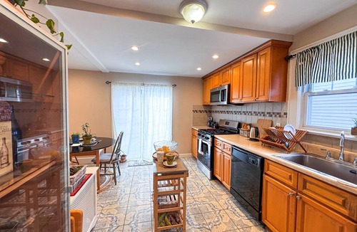 Union House | Premium Private Home w/Parking, Yard, Pets OK Near MAJOR INTERNATIONAL SPORTING EVENT, NYC & Newark Airport