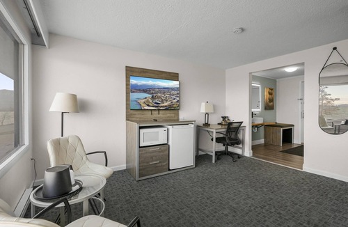 Polson Hotel | Premium Room, 1 King Bed, Lake View