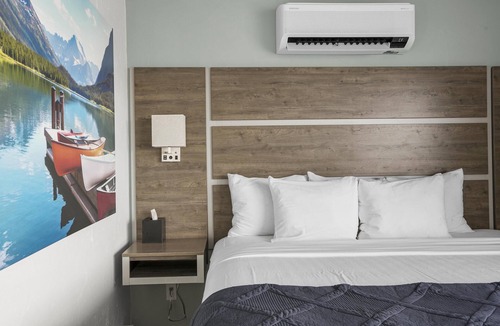 Polson Hotel | Premium Room, 1 King Bed, Lake View