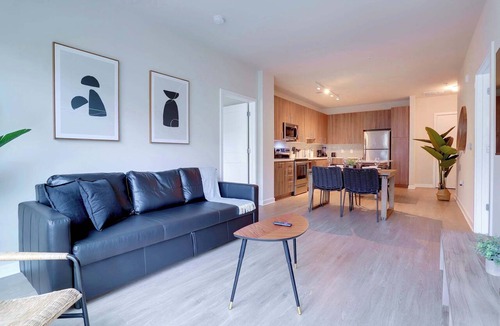 Groveton Apartment | Prime Alexandria Location | Spacious Apt