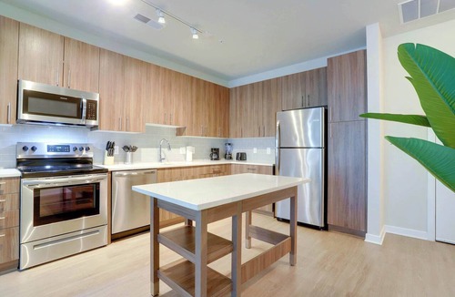 Groveton Apartment | Prime Alexandria Location | Spacious Apt