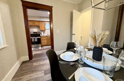 Pittsburgh House | Prime location 3 bed 1.5 bath
