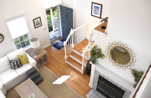 West of Town House | PRIME LOCATION close to: Town, Beaches, Pool & Tennis! Bright, Airy, Immaculate.