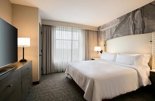 Berkeley Heights Hotel | Prime Location! 4 Convenient Units, Pool, Free Parking, Free Breakfast!