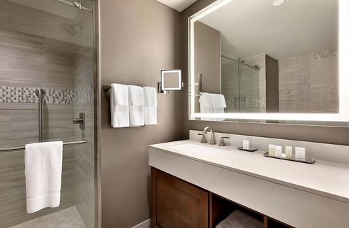 Berkeley Heights Hotel | Prime Location! 4 Convenient Units, Pool, Free Parking, Free Breakfast!