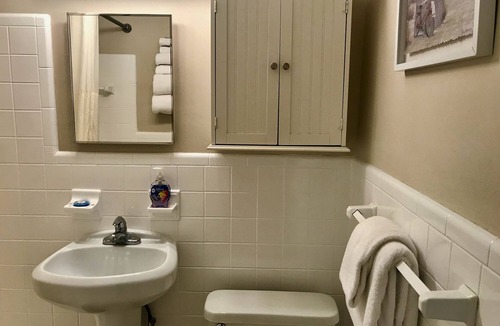 Coral Ridge Hotel | Prime Location Great Price