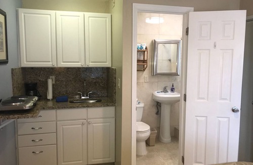 Coral Ridge Hotel | Prime Location Great Price