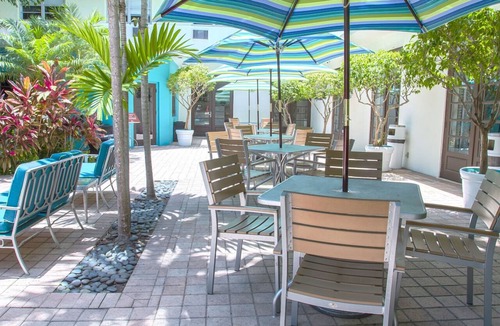 City Center Hotel | Prime South Beach Stay | Kitchen & Pool | Near Lincoln Rd, Ocean Drive | 2 Units