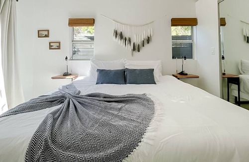 Hollywood Hills West House | Pristine 1BD/1BA Bungalow + Hot Tub - Ocean Park