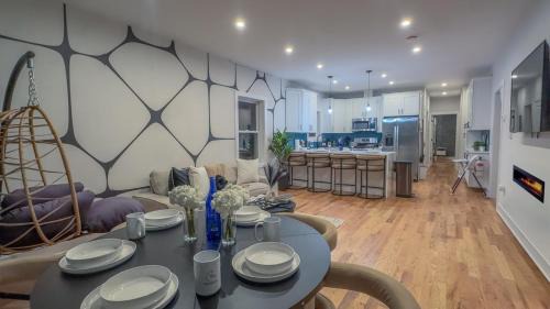 East Newark Apartment | Pristine House, Sleep 21, Park 2 cars FREE, 20 PERCENT OFF