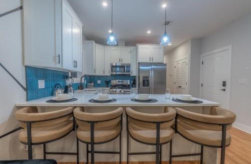 East Newark Apartment | Pristine Pad, Sleep 12, Free parking, 3BRs, 20 PERCENT OFF