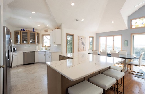Monteray Shores House | Priv pool & Hot Tub, FREE cleaning, linens & beach towels, Super Location