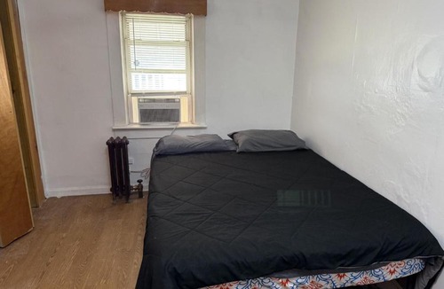 Hopelawn House | Private 1-bed house convenient to NYC bus and train