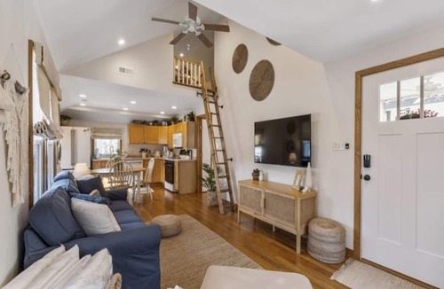 North End Condo | Private 1 bedroom condo w/loft 1 block to Beach & Boards/1 parking spot