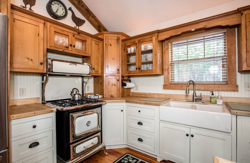 Whitefish House | Private 10 Acre Retreat | Pond & Fire Pit, 10 Min to Whitefish