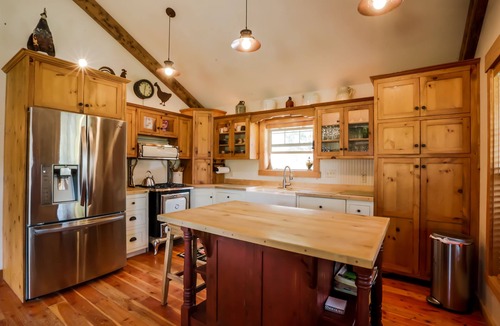 Whitefish House | Private 10 Acre Retreat | Pond & Fire Pit, 10 Min to Whitefish