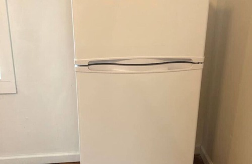 Elizabeth Apartment | Private 2-bedroom apartment 10-mins to Newark International Airport (EWR)