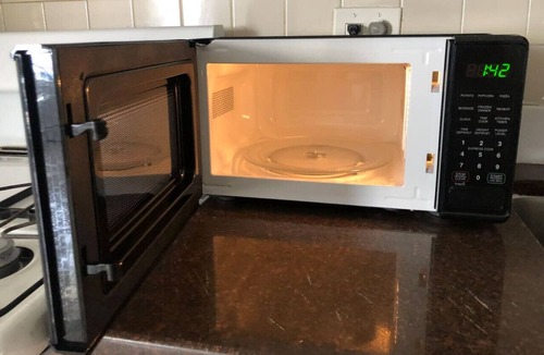 Linden Apartment | Private 2-bedroom apartment with direct bus to NYC Manhattan only a 5-minute walk away