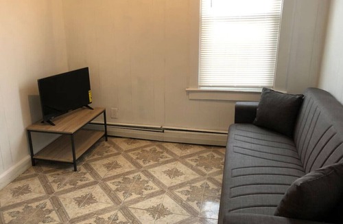 Linden Apartment | Private 2-bedroom apartment with direct bus to NYC Manhattan only a 5-minute walk away