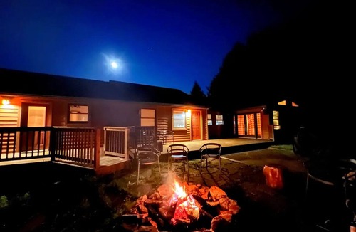 Edray Cabin | Private and Serene Snowshoe Family Chalet!