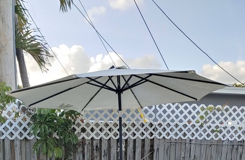Imperial Point House | Private apt close to the beach and malls