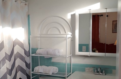 Imperial Point House | Private apt close to the beach and malls