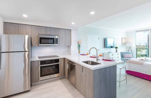 Coconut Grove Apartment | Private Balcony Studio with Bay & Skyline Views