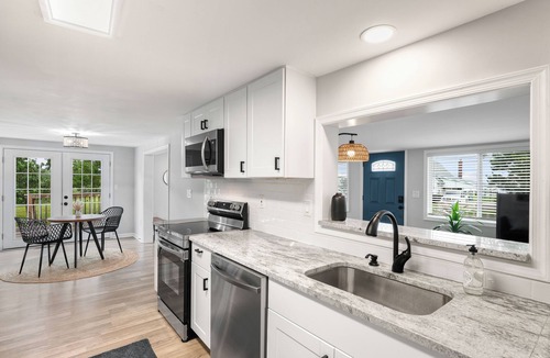 Point Lookout House | Private Bay Retreat Peaceful Vibes & Semi-Private Beach at "Bliss on the Bay"
