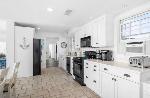 Northwest Harwich House | Private beach. 4 bedrooms and 3 full baths RPMS116