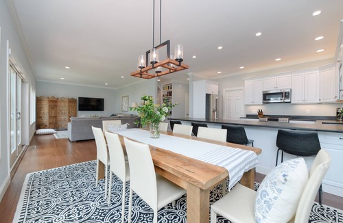 Saluda House | Private Beach, Outdoor Living. Kayaks, BBQ, ping pong, more