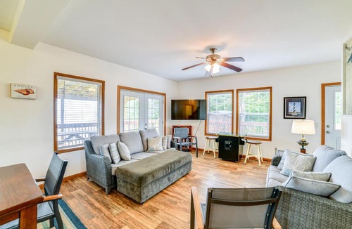 Canastota House | Private Beach & Sport Court! Home on Oneida Lake