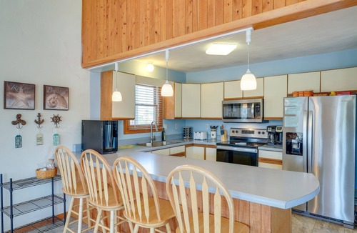 Colington Harbour House | Private Boat Dock: Fun OBX Family Getaway w/Deck