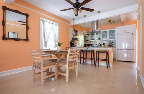 Allapattah Villa | Private Botanical Villa Close to Wynwood & SOBE