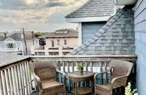 Queens Apartment | Private Charming 2 bedroom steps from the beach Entire rental unit in Queens, NY