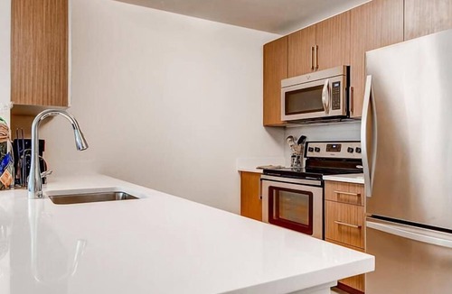Hudson Exchange Apartment | Private & Clean | Work from Home | Washer/D | GLS