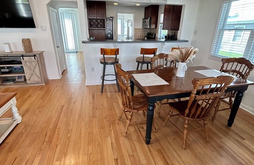 North End Cottage | Private Cottage - Huge Fenced Yard - Bay Views!