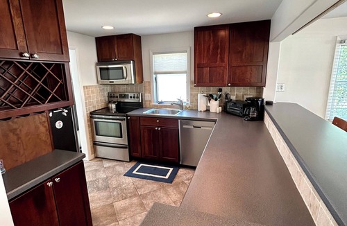 North End Cottage | Private Cottage - Huge Fenced Yard - Bay Views!