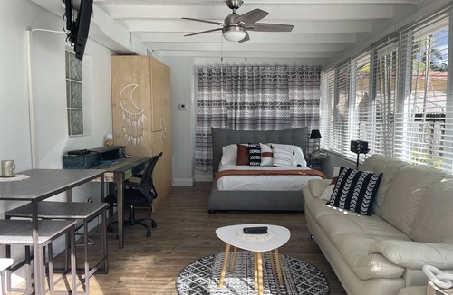 Hollywood Lakes Cottage | Private cottage with pool view and close to the beach