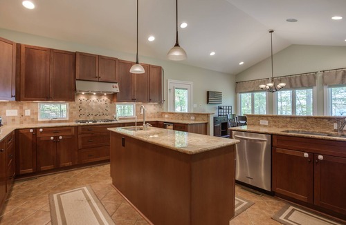 Bumpass House | Private Cove, Brand New Beds and Mattresses, Linen Service included, WiFi