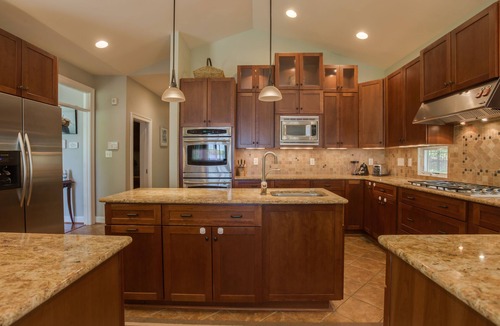 Bumpass House | Private Cove, Brand New Beds and Mattresses, Linen Service included, WiFi