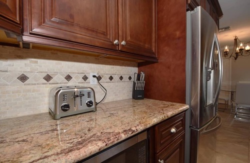 Riverside Park House | Private Cozy Home Away from Home 2bdrm 2Bath With Pool 10 Min from Airport
