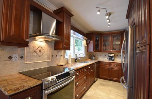 Riverside Park House | Private Cozy Home Away from Home 2bdrm 2Bath With Pool 10 Min from Airport