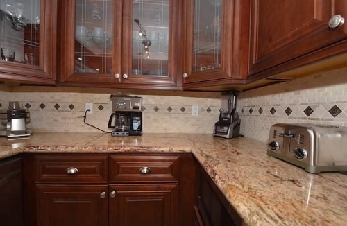 Riverside Park House | Private Cozy Home Away from Home 2bdrm 2Bath With Pool 10 Min from Airport