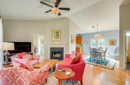 Louisa House | Private Deck & Views: Rural Virginia Escape