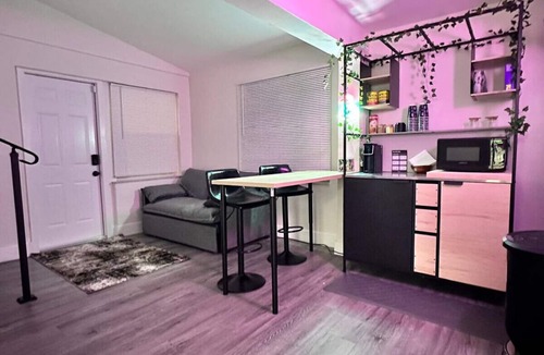 West Little Havana Condo | Private Entrance 1bedroom Suite!
