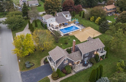 East Orleans House | Private Estate, heated pool, outdoor Livingroom, kitchen, 9 bedrooms, sleeps 20