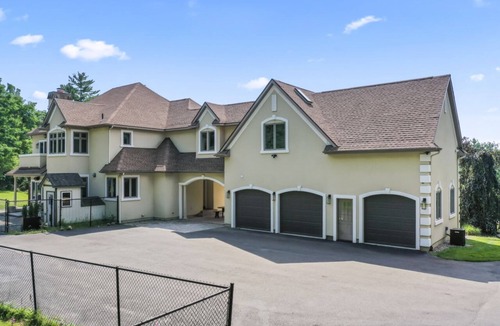 Town of Schodack House | Private Estate Pool Pets Nature Trails